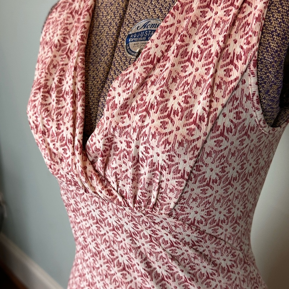 Chic Red Patterned Midi Dress - image 2